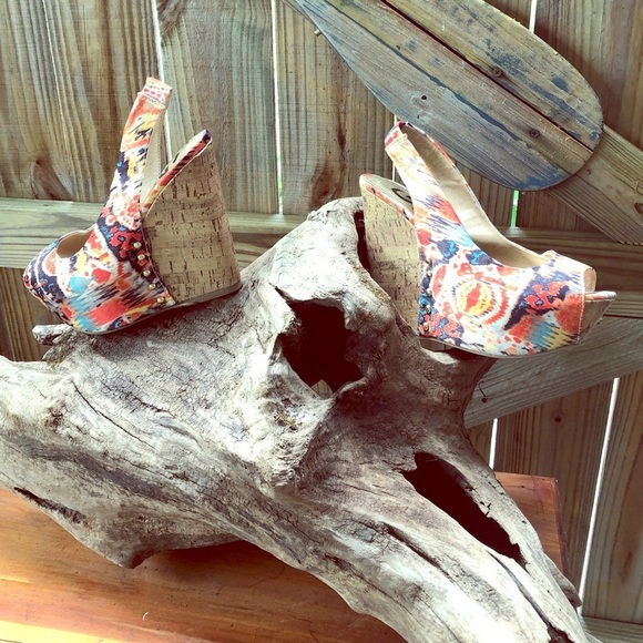Guess Bright Multi Color Aztec Print Cork Wedges Size 6.5 - Picture 2 of 10